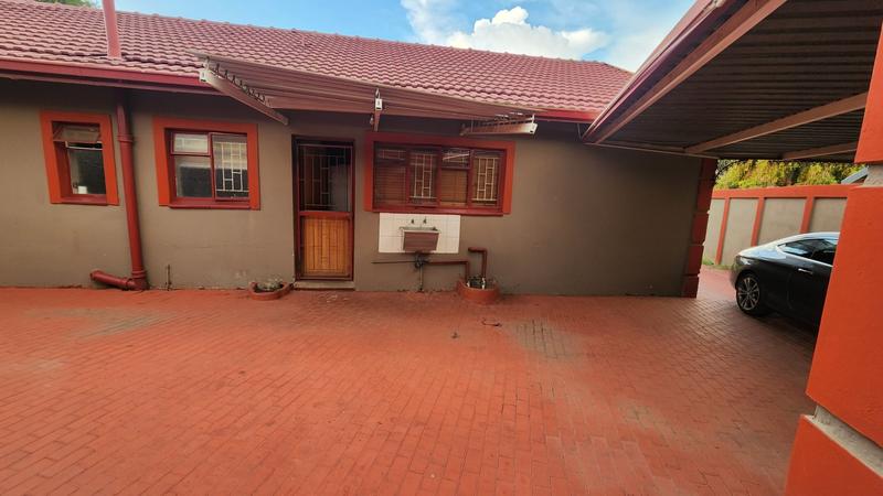 6 Bedroom Property for Sale in Montana Tuine Gauteng