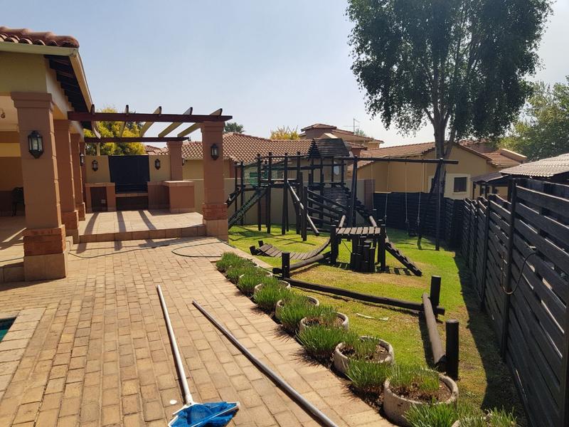 To Let 2 Bedroom Property for Rent in Sunninghill Gauteng