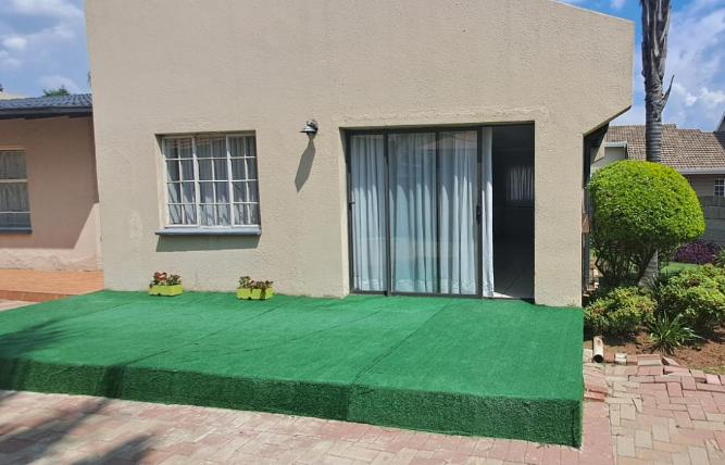 To Let 1 Bedroom Property for Rent in Sunward Park Gauteng