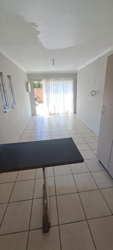 To Let 1 Bedroom Property for Rent in Sunward Park Gauteng