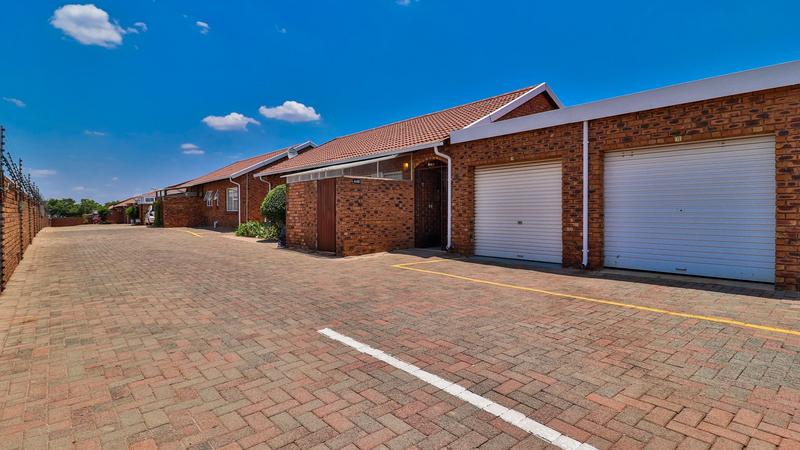 2 Bedroom Property for Sale in Edenvale Gauteng