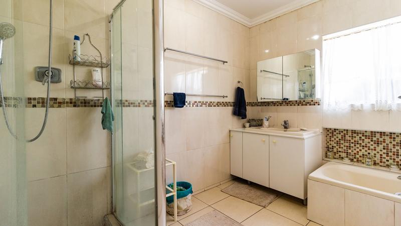 2 Bedroom Property for Sale in Edenvale Gauteng