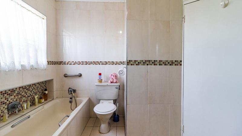 2 Bedroom Property for Sale in Edenvale Gauteng