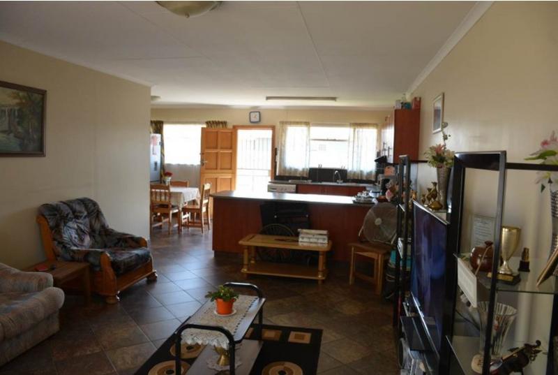 To Let 3 Bedroom Property for Rent in Strubenvale Gauteng