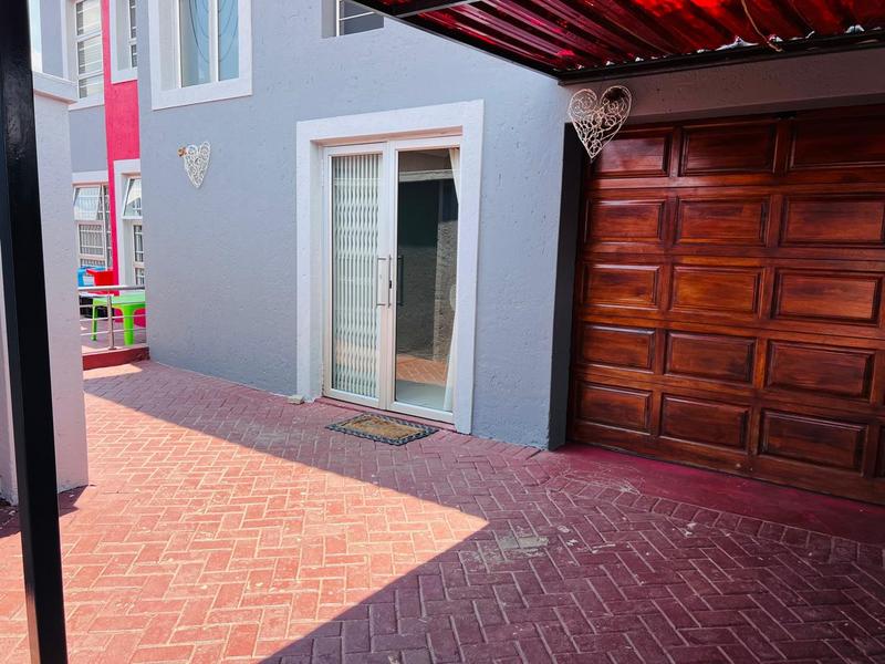 4 Bedroom Property for Sale in Clayville Gauteng