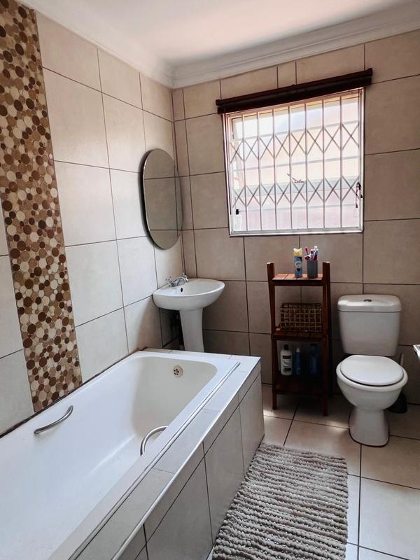 4 Bedroom Property for Sale in Clayville Gauteng