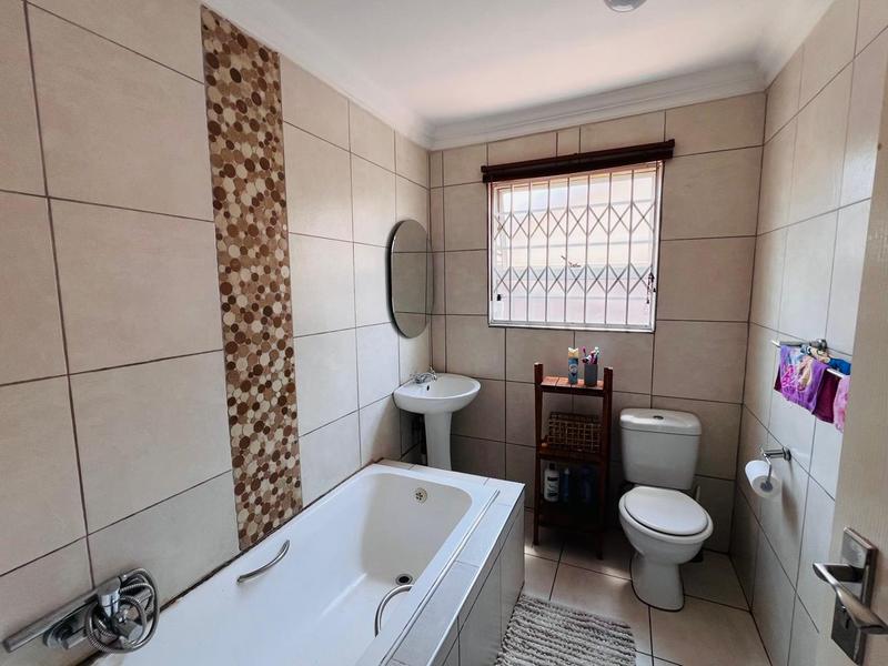 4 Bedroom Property for Sale in Clayville Gauteng