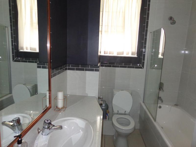 To Let 2 Bedroom Property for Rent in Sandown Gauteng