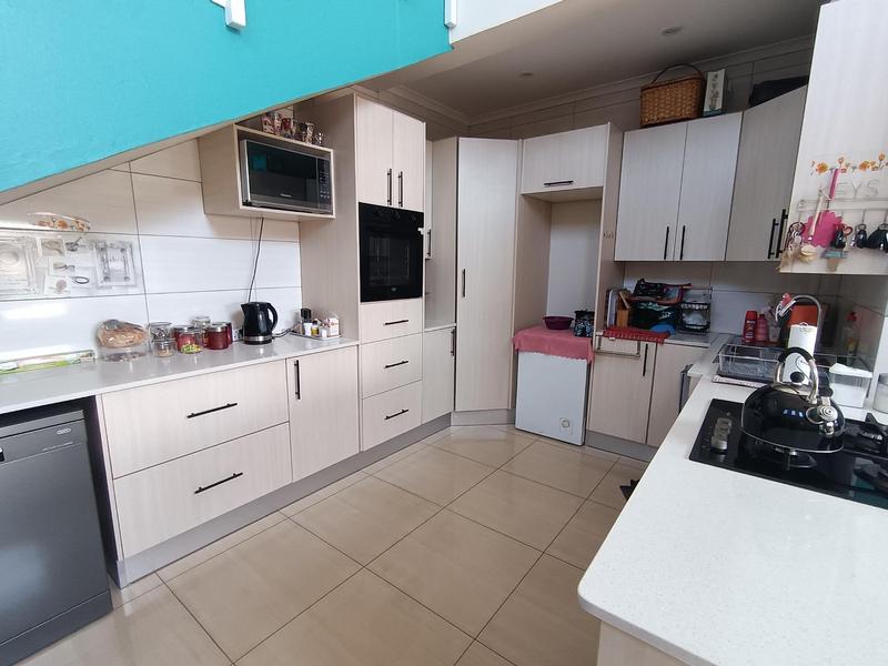 6 Bedroom Property for Sale in Primrose Gauteng