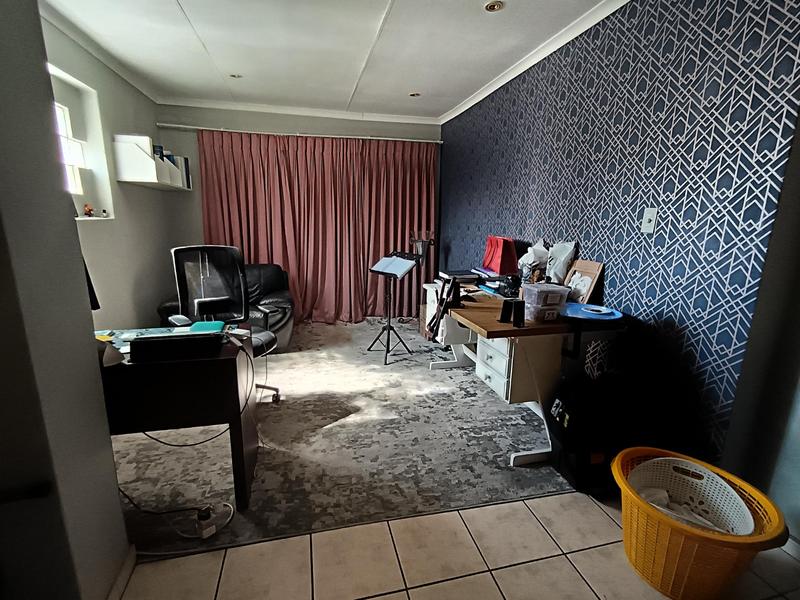 6 Bedroom Property for Sale in Primrose Gauteng