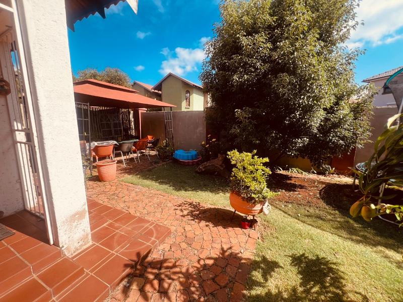 6 Bedroom Property for Sale in Theresa Park Gauteng