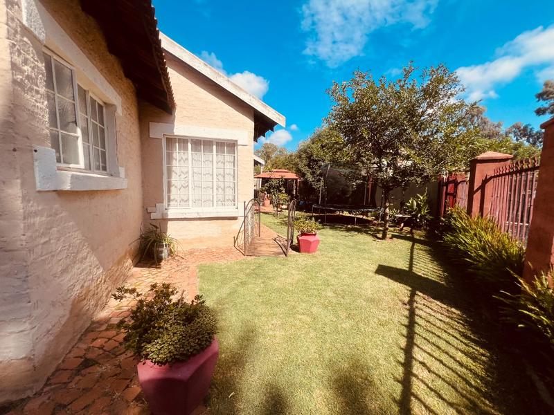 6 Bedroom Property for Sale in Theresa Park Gauteng