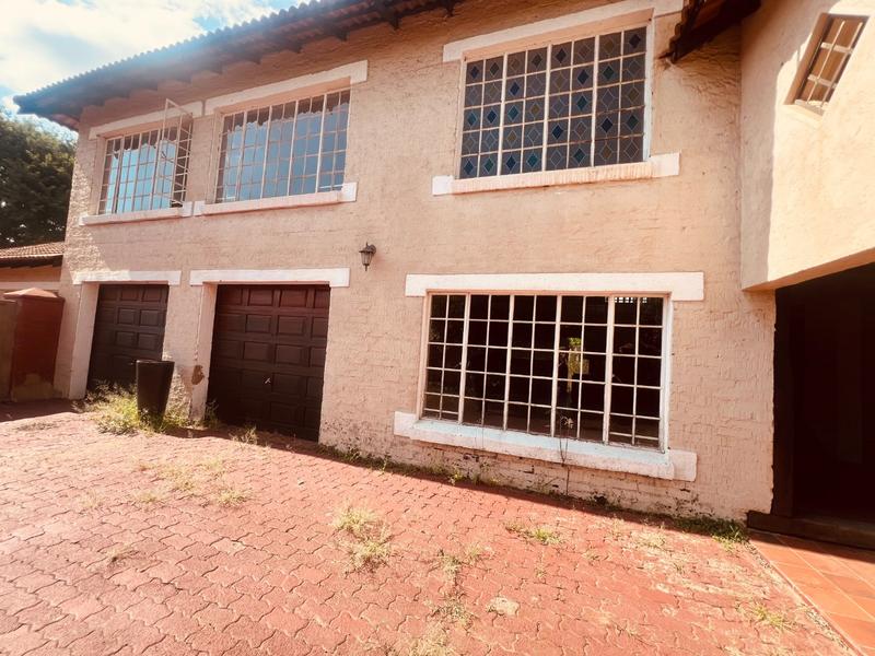 6 Bedroom Property for Sale in Theresa Park Gauteng