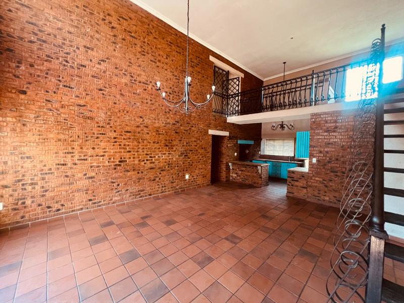 6 Bedroom Property for Sale in Theresa Park Gauteng