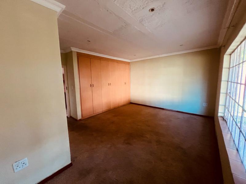 6 Bedroom Property for Sale in Theresa Park Gauteng