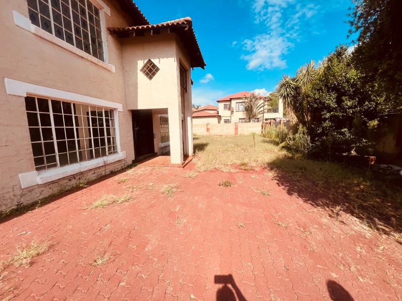 6 Bedroom Property for Sale in Theresa Park Gauteng