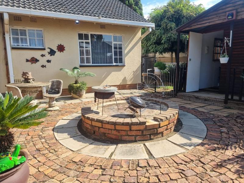 3 Bedroom Property for Sale in Brackendowns Gauteng