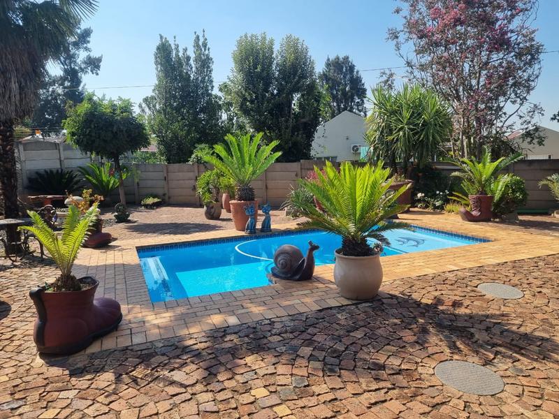 3 Bedroom Property for Sale in Brackendowns Gauteng