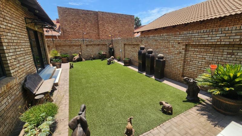 4 Bedroom Property for Sale in New Redruth Gauteng