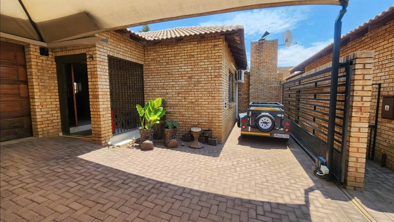 4 Bedroom Property for Sale in New Redruth Gauteng