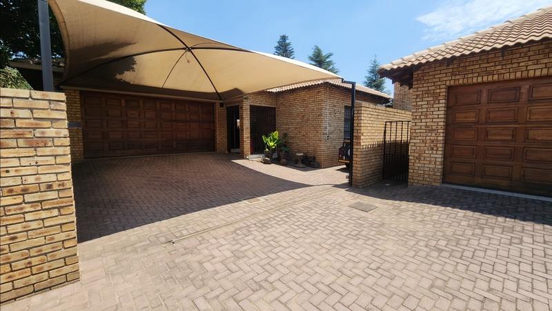 4 Bedroom Property for Sale in New Redruth Gauteng