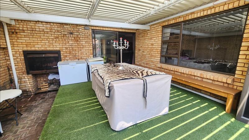 4 Bedroom Property for Sale in New Redruth Gauteng