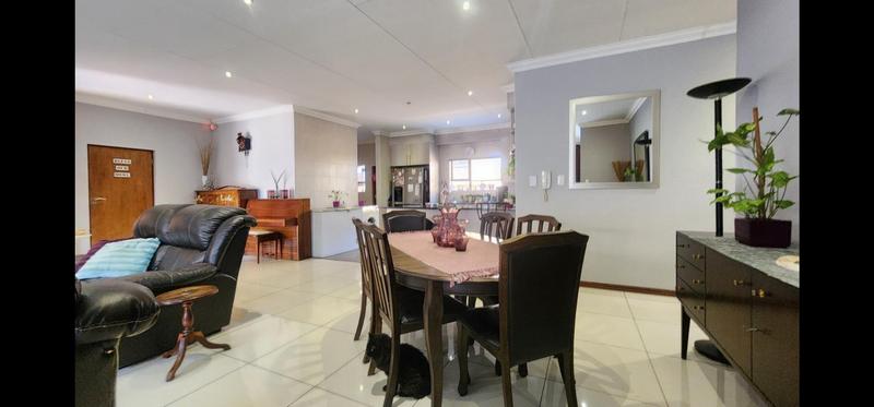 4 Bedroom Property for Sale in New Redruth Gauteng