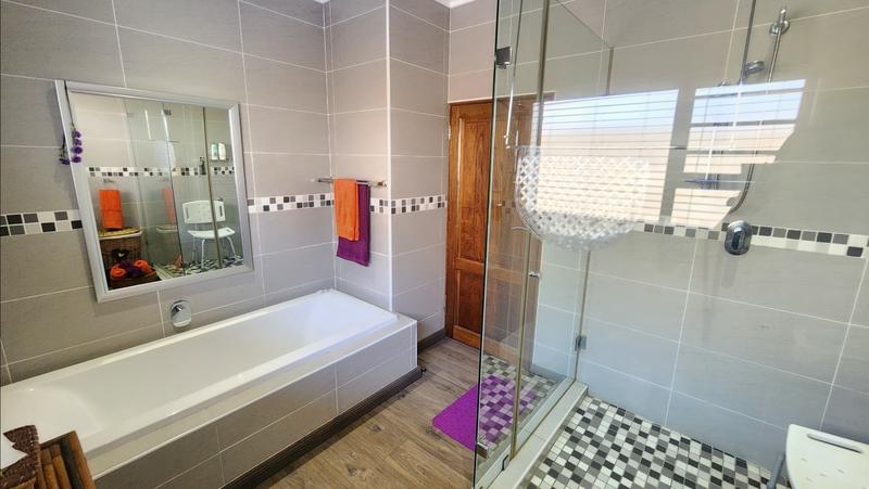 4 Bedroom Property for Sale in New Redruth Gauteng