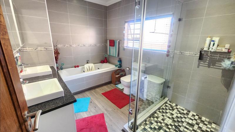 4 Bedroom Property for Sale in New Redruth Gauteng