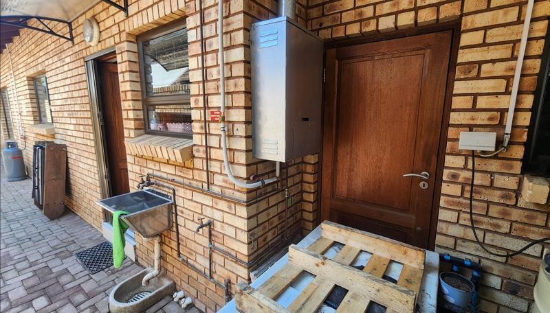 4 Bedroom Property for Sale in New Redruth Gauteng