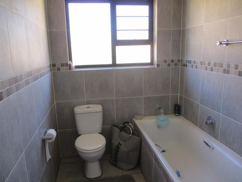 4 Bedroom Property for Sale in Honeydew Manor Gauteng