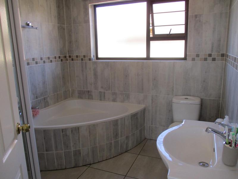 4 Bedroom Property for Sale in Honeydew Manor Gauteng