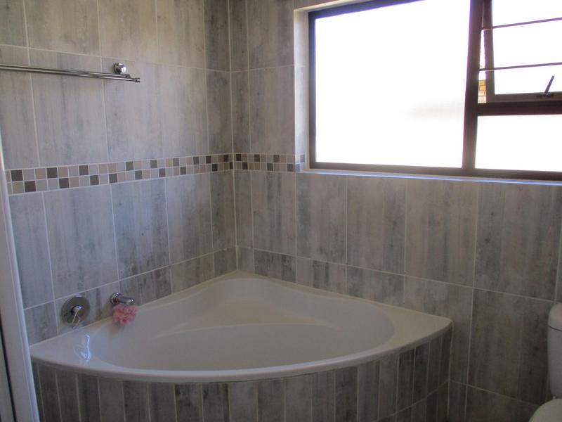 4 Bedroom Property for Sale in Honeydew Manor Gauteng