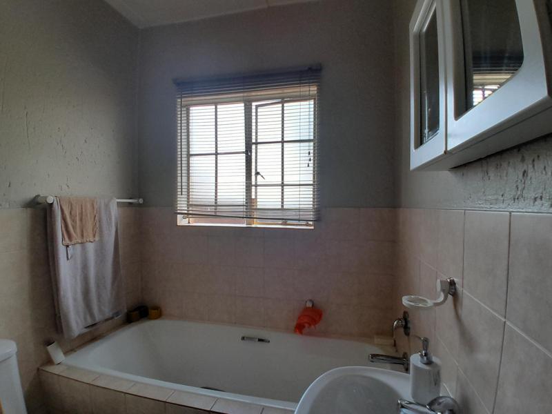 2 Bedroom Property for Sale in Heuwelsig Estate Gauteng