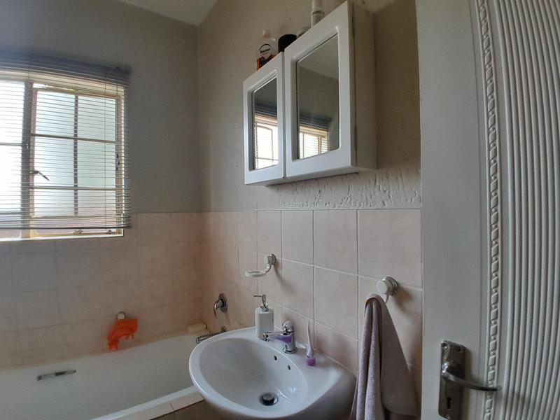 2 Bedroom Property for Sale in Heuwelsig Estate Gauteng