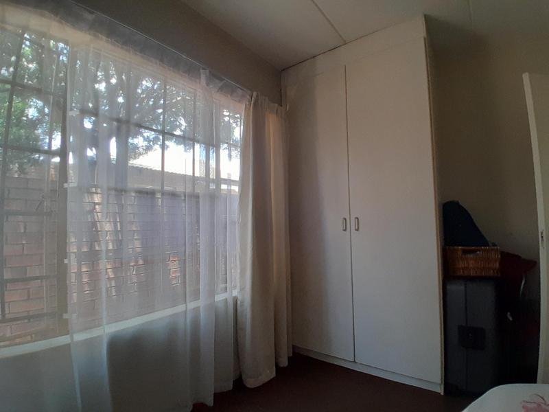 2 Bedroom Property for Sale in Heuwelsig Estate Gauteng