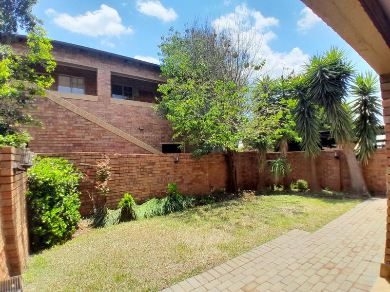 2 Bedroom Property for Sale in Heuwelsig Estate Gauteng