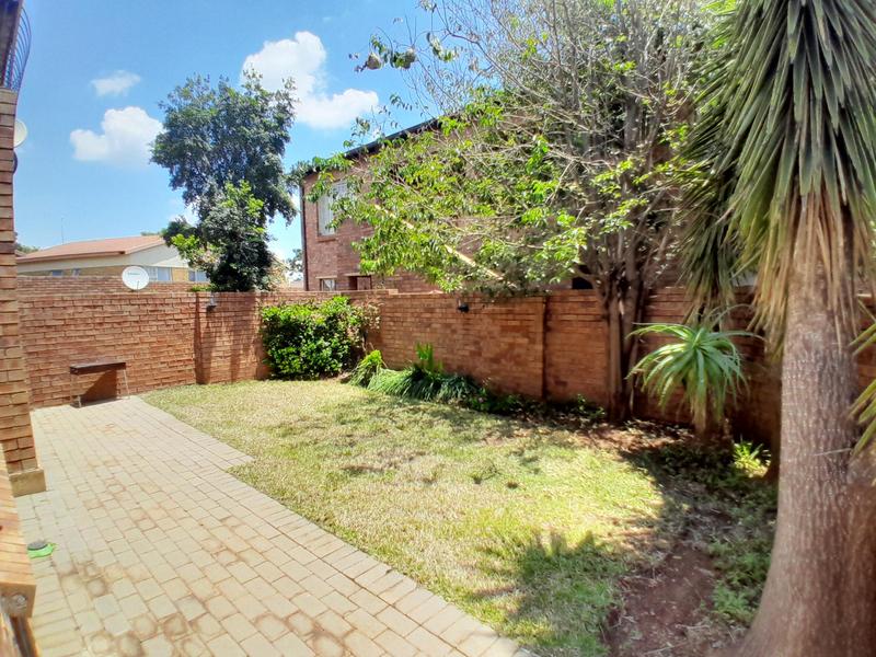 2 Bedroom Property for Sale in Heuwelsig Estate Gauteng