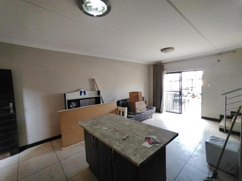 2 Bedroom Property for Sale in Rooihuiskraal North Gauteng