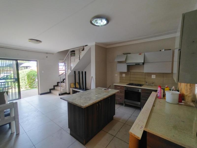 2 Bedroom Property for Sale in Rooihuiskraal North Gauteng