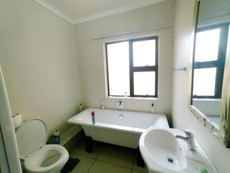 2 Bedroom Property for Sale in Rooihuiskraal North Gauteng