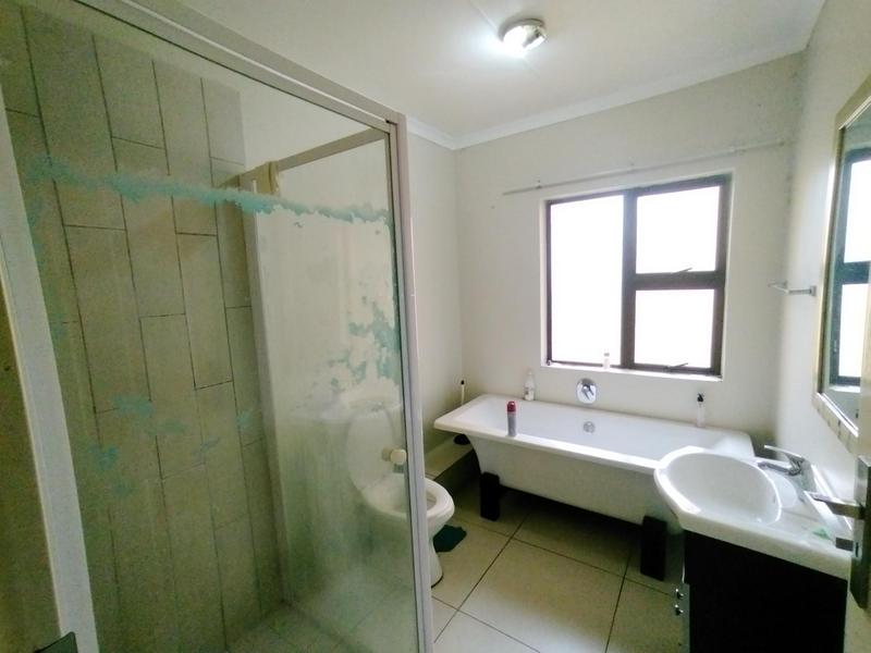 2 Bedroom Property for Sale in Rooihuiskraal North Gauteng