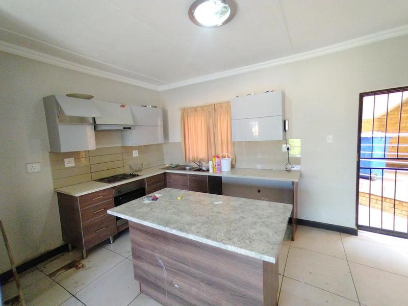 2 Bedroom Property for Sale in Rooihuiskraal North Gauteng