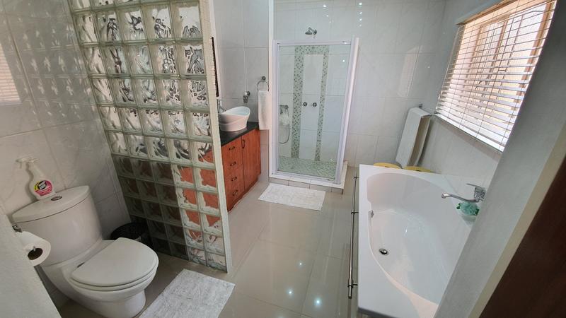 4 Bedroom Property for Sale in Sinoville Gauteng