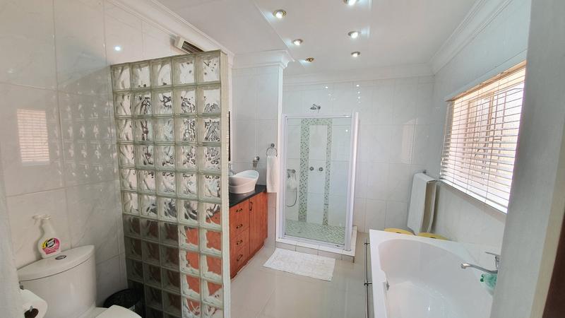 4 Bedroom Property for Sale in Sinoville Gauteng