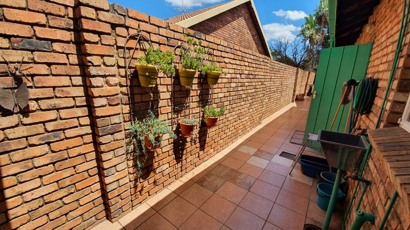 4 Bedroom Property for Sale in Sinoville Gauteng