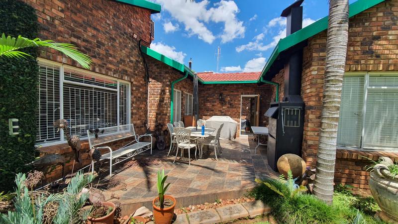 4 Bedroom Property for Sale in Sinoville Gauteng