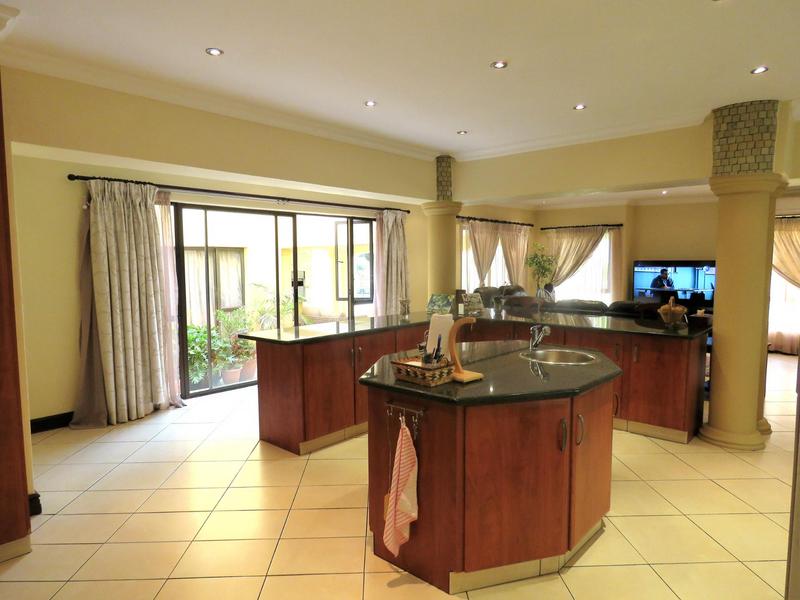 To Let 7 Bedroom Property for Rent in Dainfern Golf Estate Gauteng