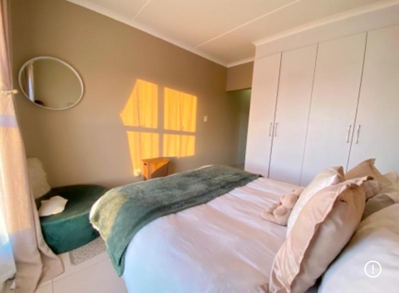 2 Bedroom Property for Sale in Erand Gardens Gauteng