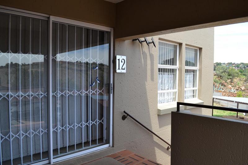 To Let 2 Bedroom Property for Rent in Breaunanda Gauteng